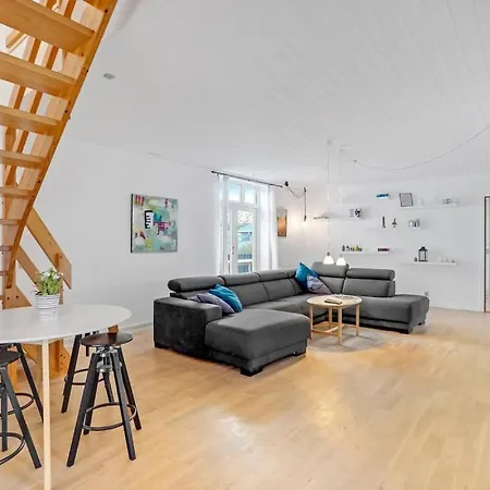 Det Gamle Forsamlinghus Струер